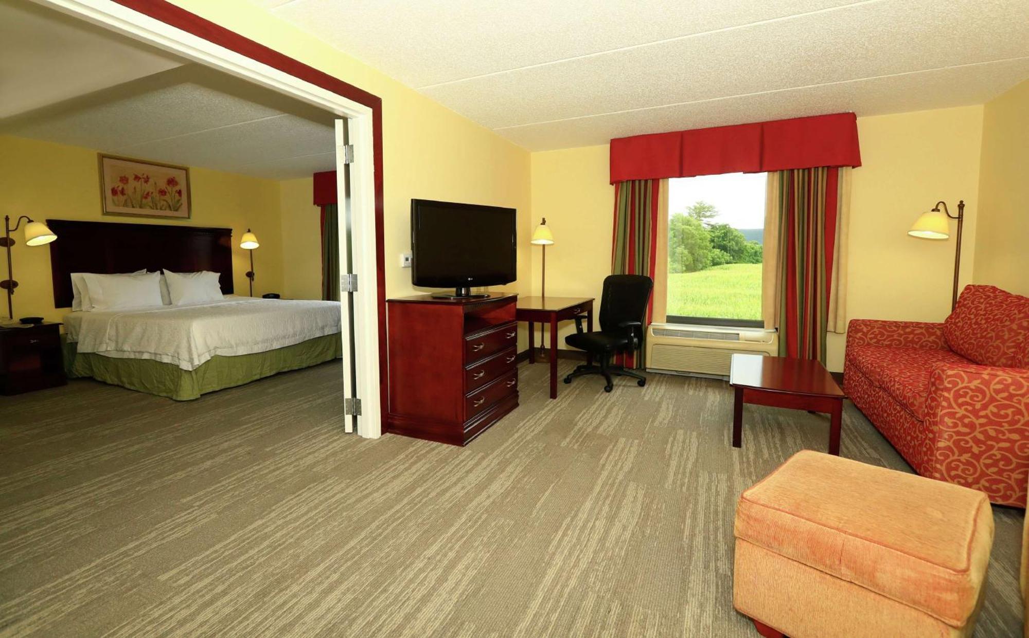 Hampton And Of Lamar Hotel 3*
